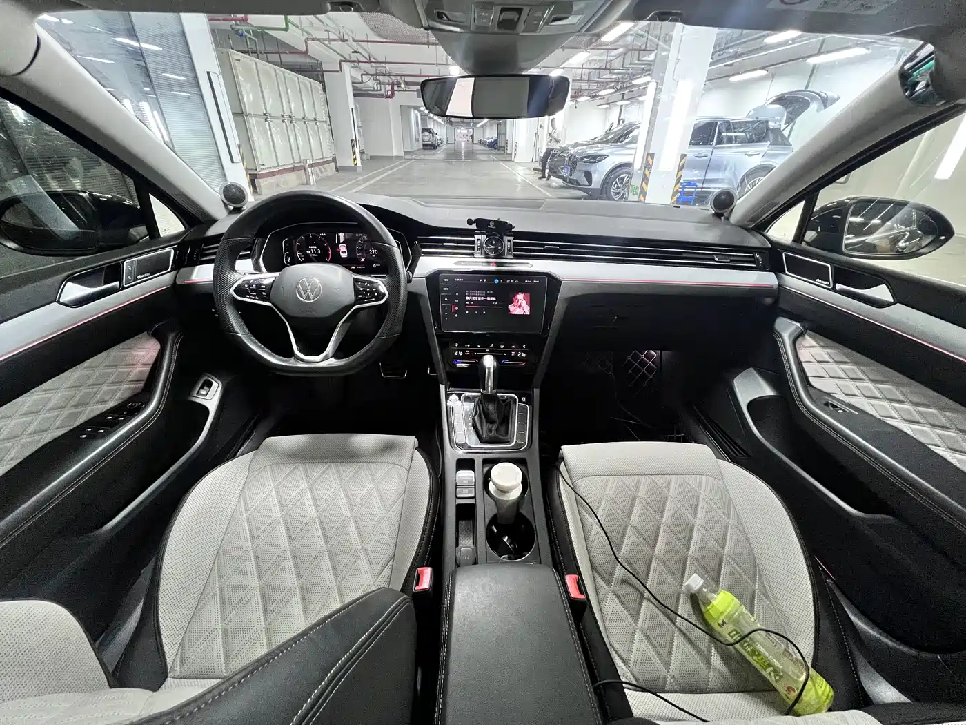 Volkswagen Magotan 2023 Model 2 Million Commemorative Edition 330TSI DSG Luxury фото 7