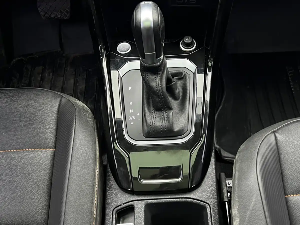 VOLKSWAGEN T ROC EXPLORING SONGS