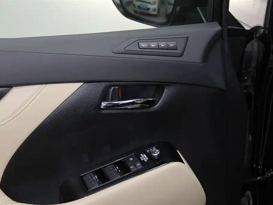 Toyota Alphard 2021 Hybrid 2.5L Premium фото 25