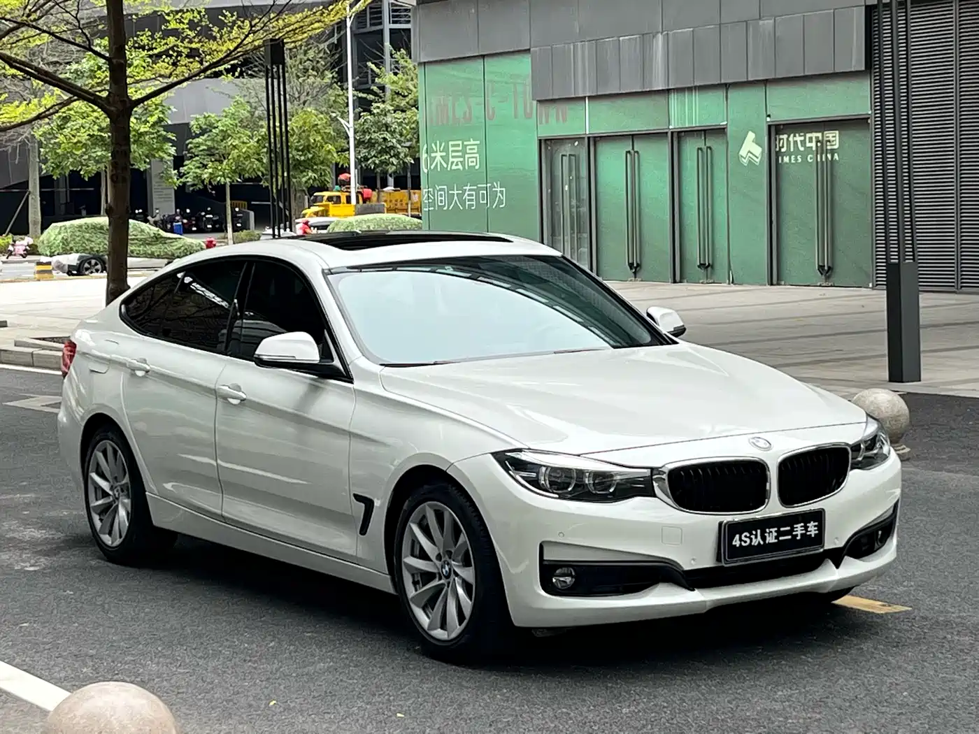 BMW 3 Series GT 2019 320i Fashion Model фото 3