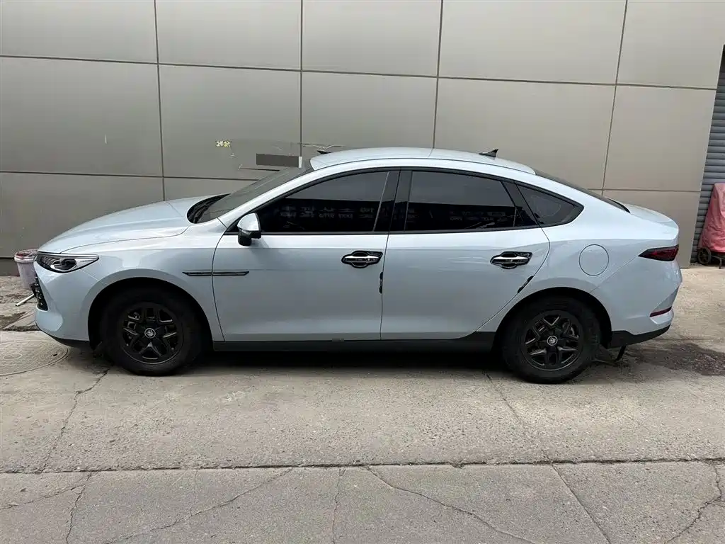 BYD Qin PLUS 2025 DM-i Smart Drive 55KM Leader фото 6