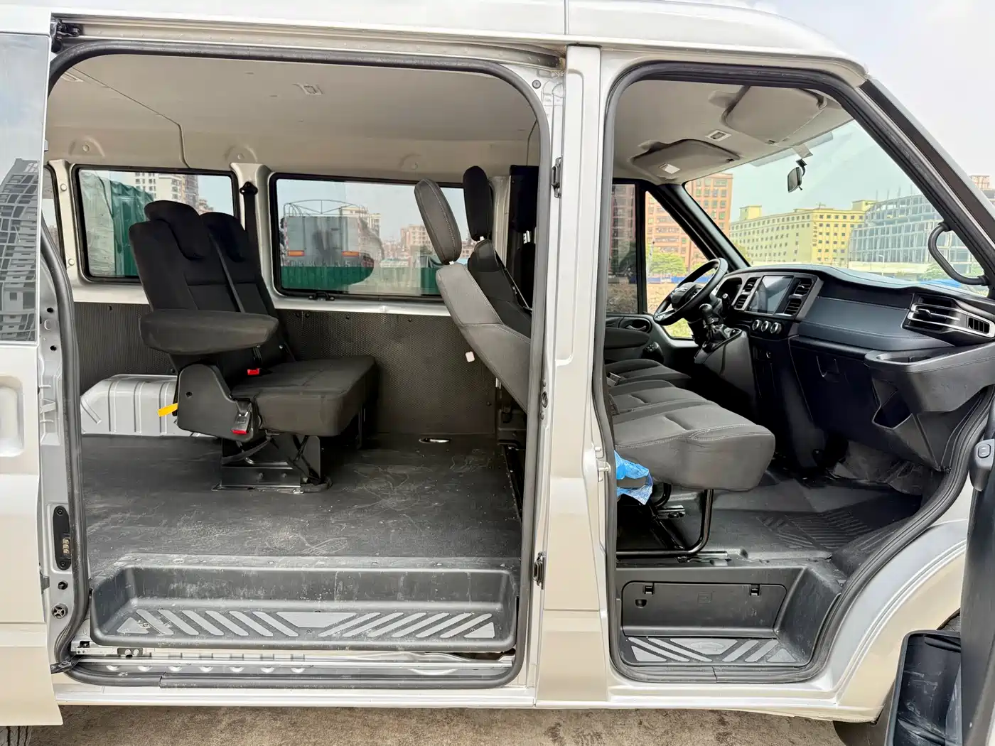 Jiangling JMC Fushun 2025 2025 Model 2.0T 6MT Diesel Short Wheelbase Low Roof Commercial MPV 5/6 Seats with Lift-up Tailgate