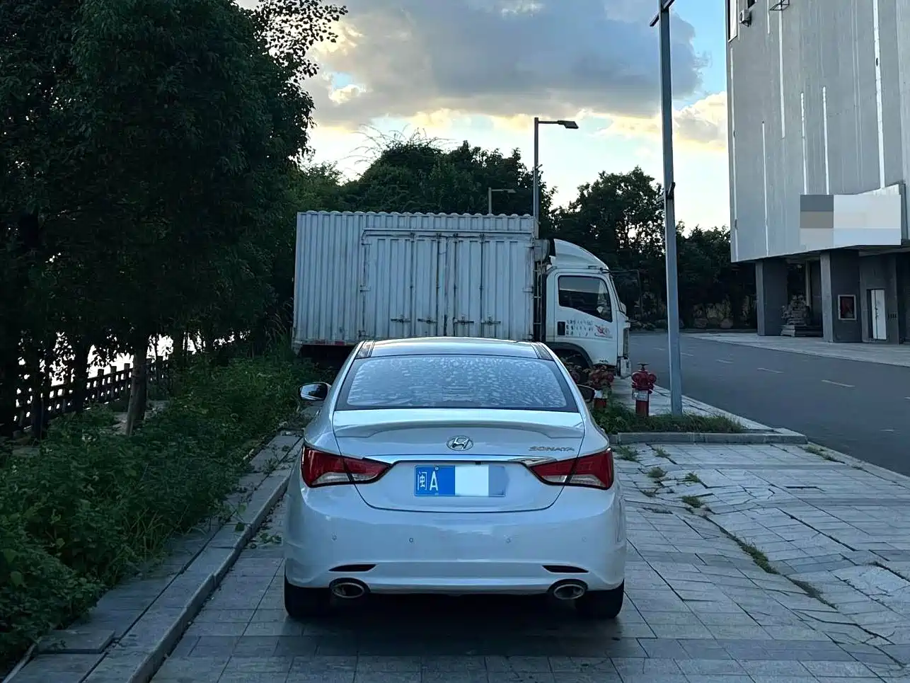 Photo 3 - Hyundai Sonata