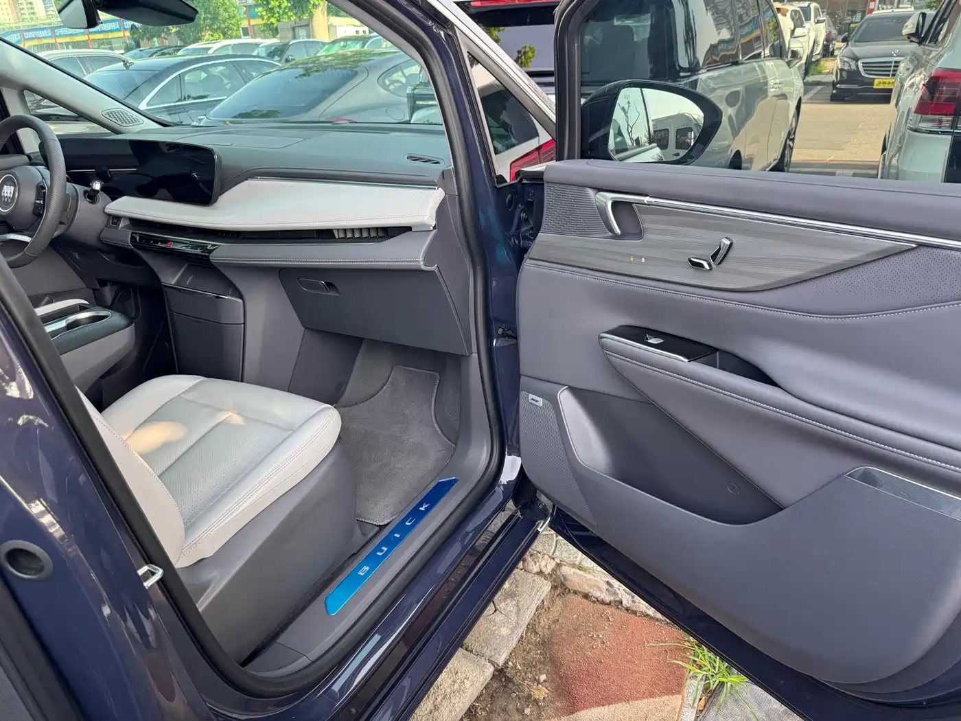 Buick GL8 2025 Land Honor Premium Edition фото 18