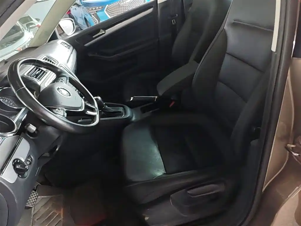 Volkswagen Sagitar 2018 180TSI DSG Premium Edition фото 15