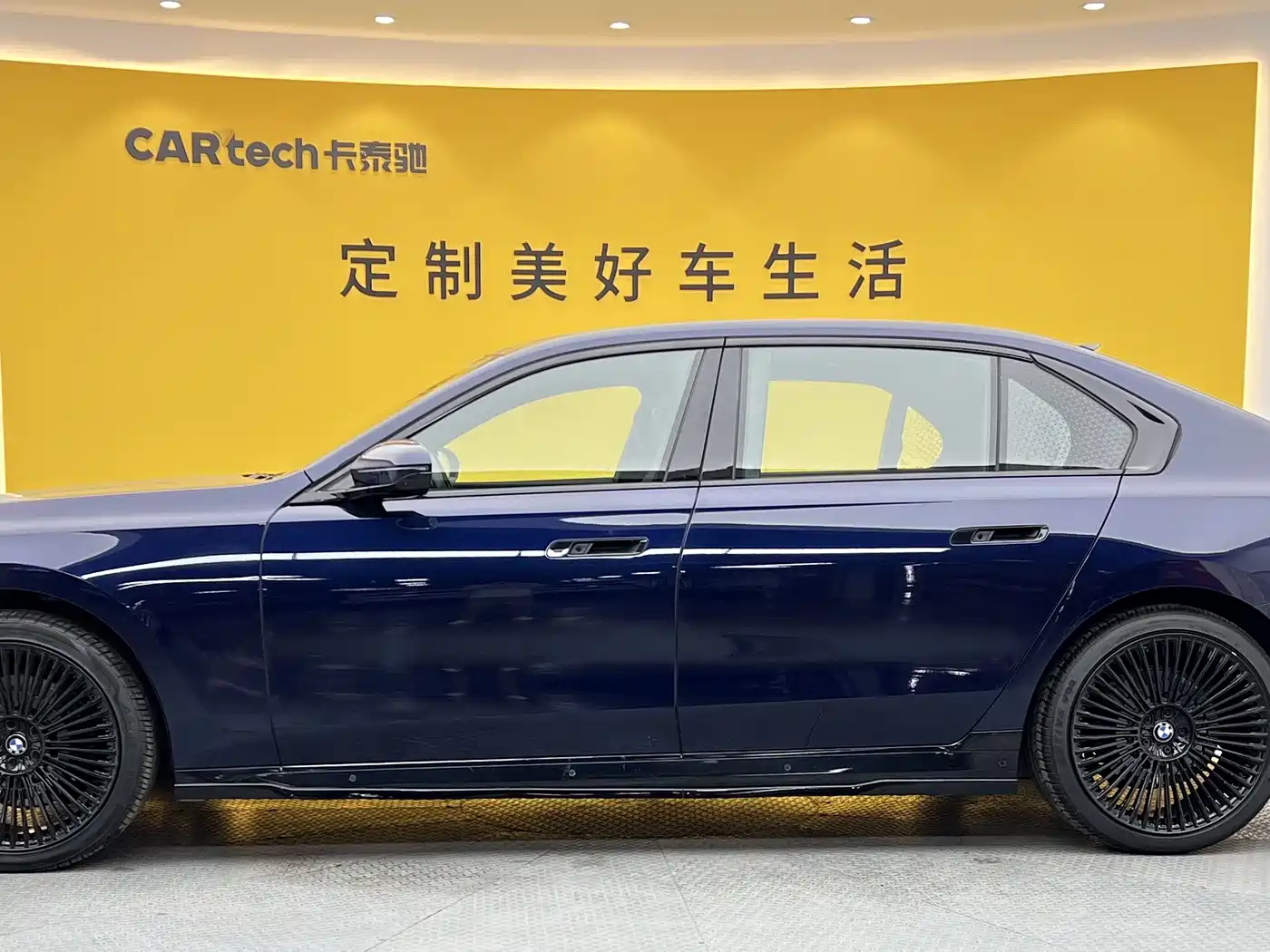 BMW 7 Series 2023 740Li Exclusive M Sport Package фото 41