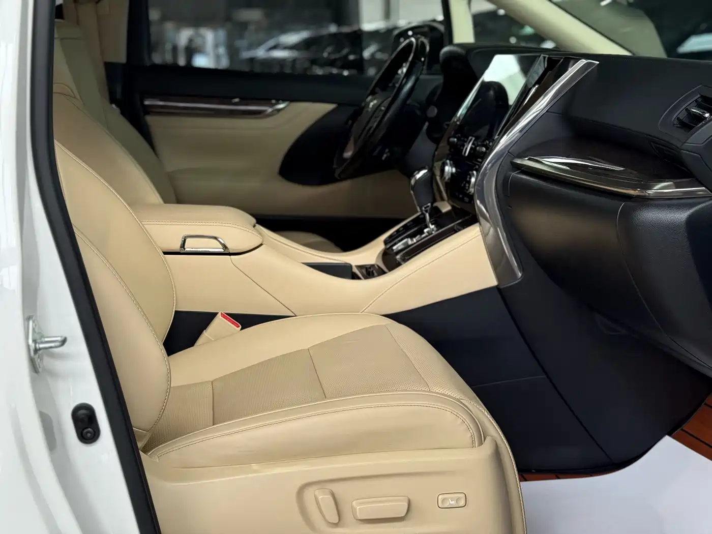 Toyota Alphard 2021 Hybrid 2.5L Premium фото 16