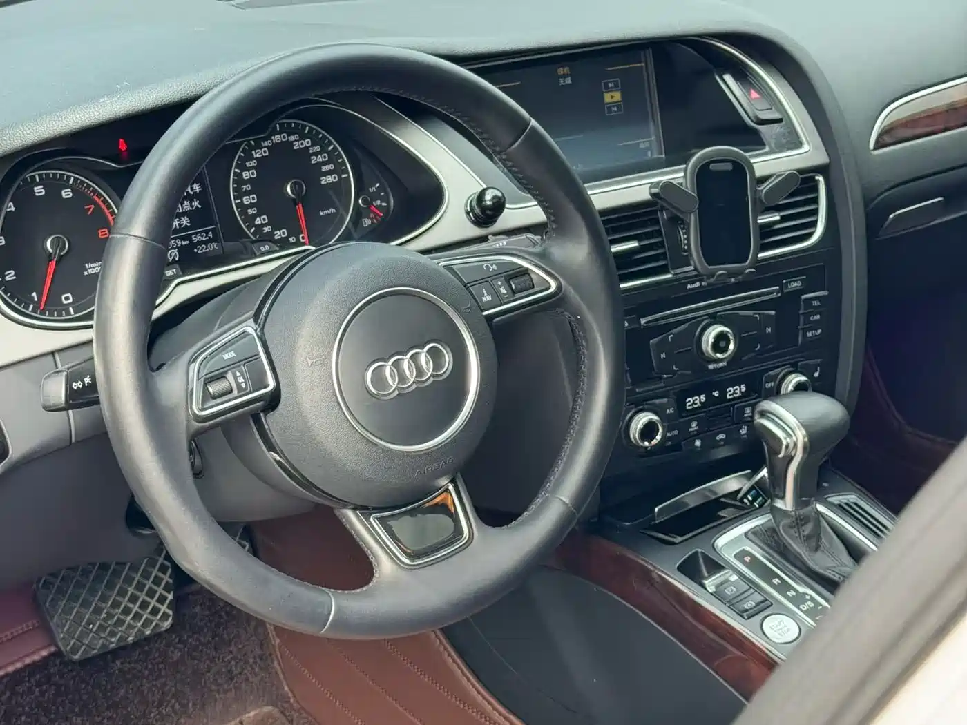Audi A4L 2016 35 TFSI Collector's Edition S line Comfort фото 6