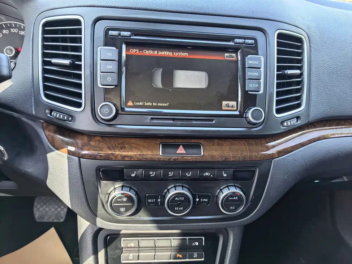 Volkswagen Sharan 2013 1.8TSI Comfort фото 12