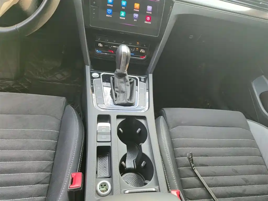Volkswagen Magotan 2020 330TSI DSG Luxury фото 14