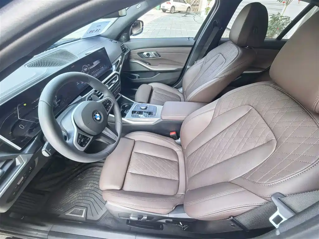 BMW 3 Series 2024 325i M Sport Shadowline Package фото 14