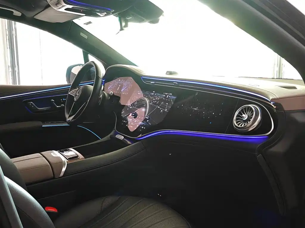 MERCEDES-BENZ EQS SUV