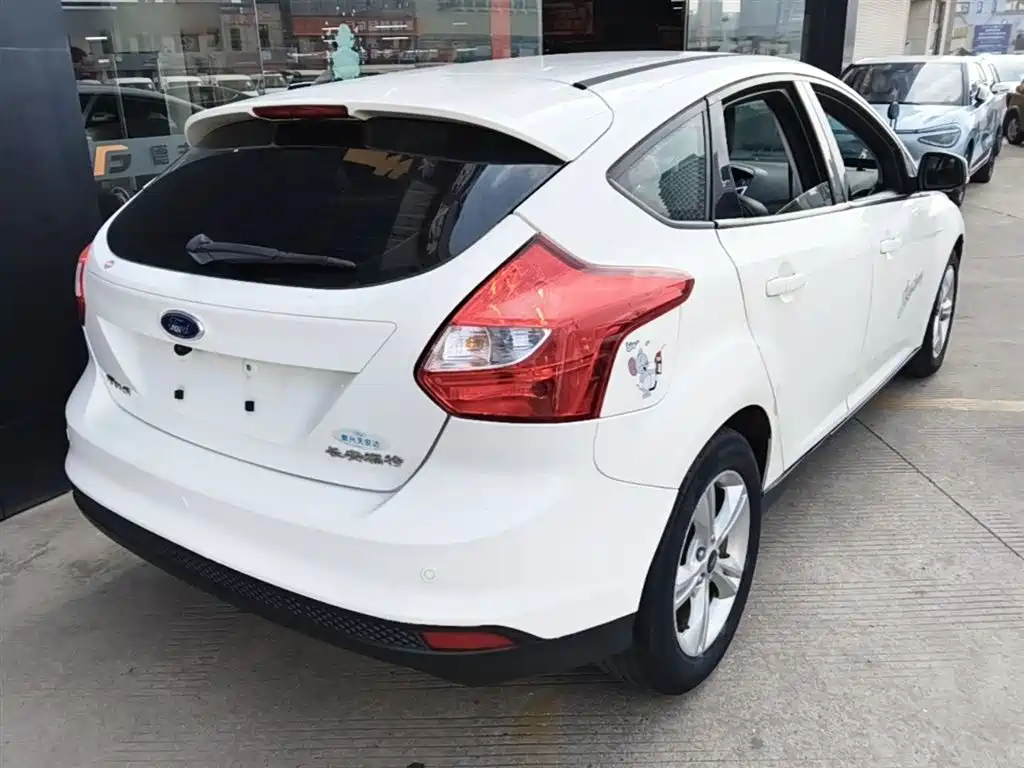 Фото 7 - Ford Focus