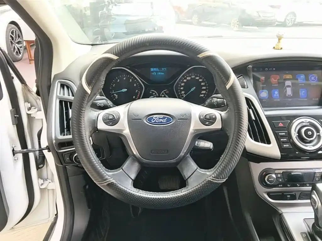 Фото 11 - Ford Focus