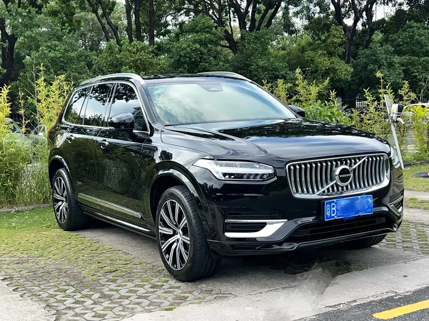VOLVO XC90