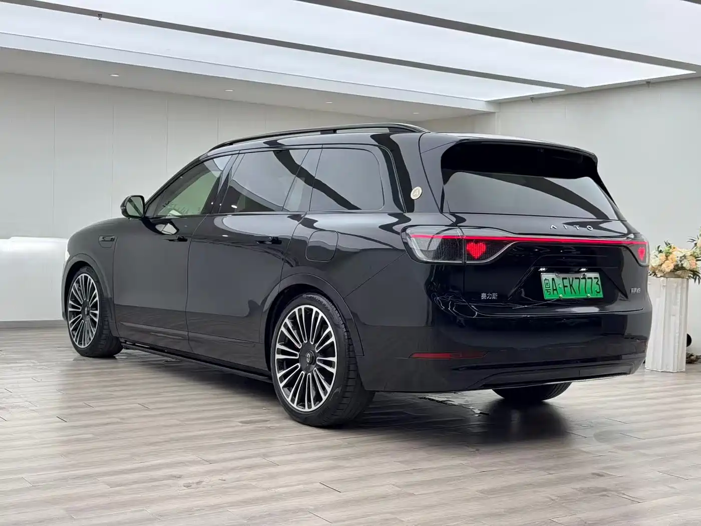 AITO Wenjie AITO M9 2024 Range Extender Ultra 52kWh 6-seater фото 2