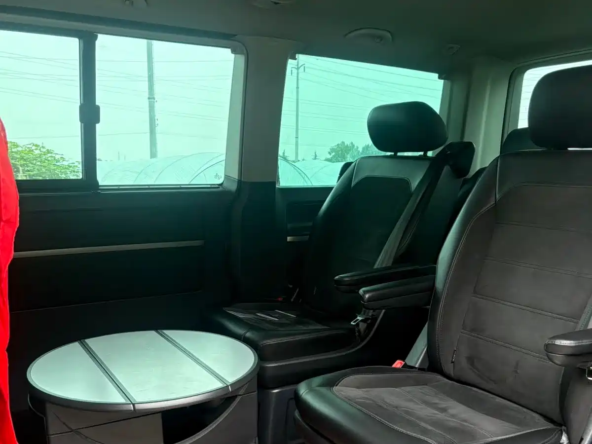 Volkswagen Multivan 2017 2.0TSI 2WD Luxury 7-Seater фото 4