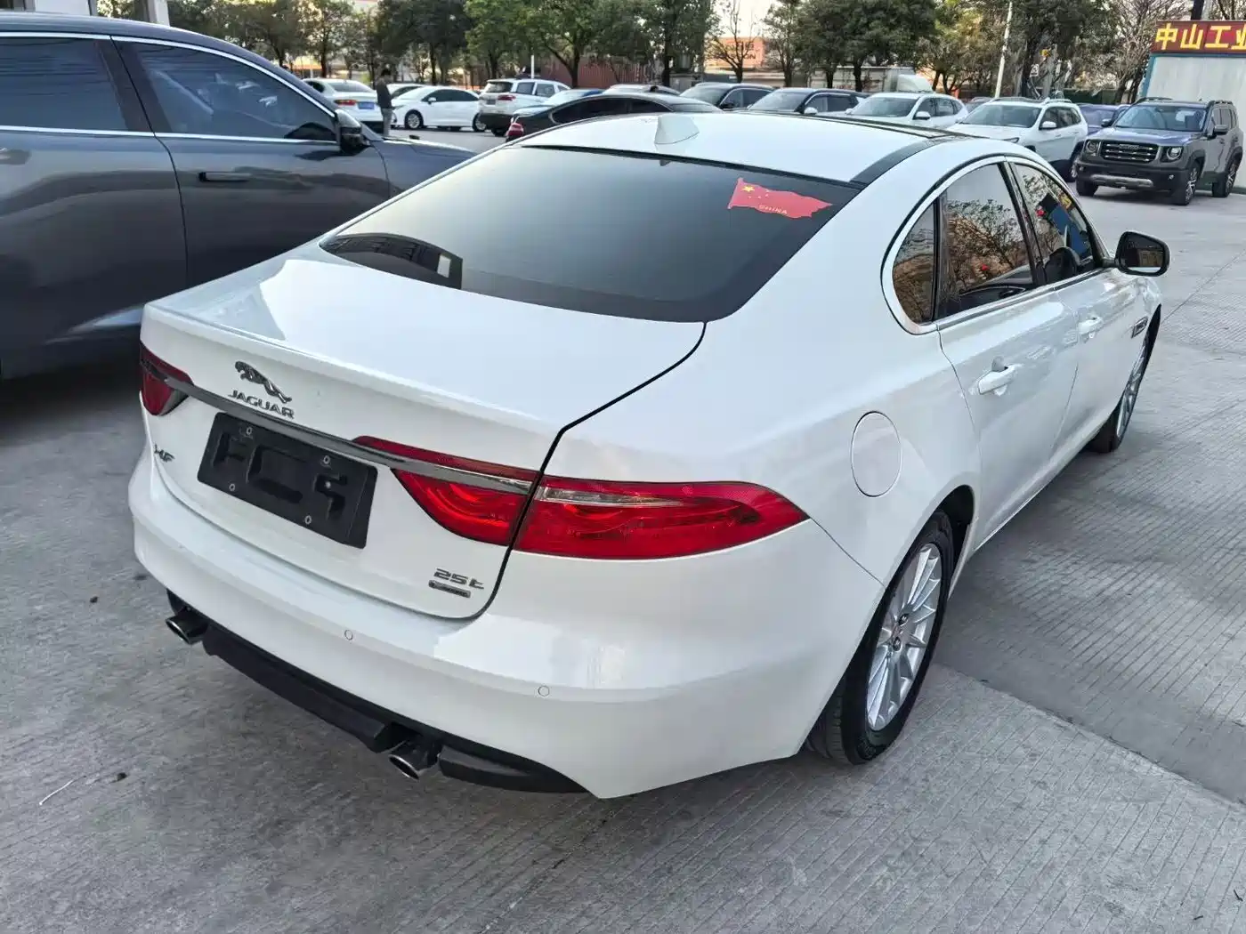 Jaguar XF 2016 2016 XF 2.0T 2WD Elegance Edition