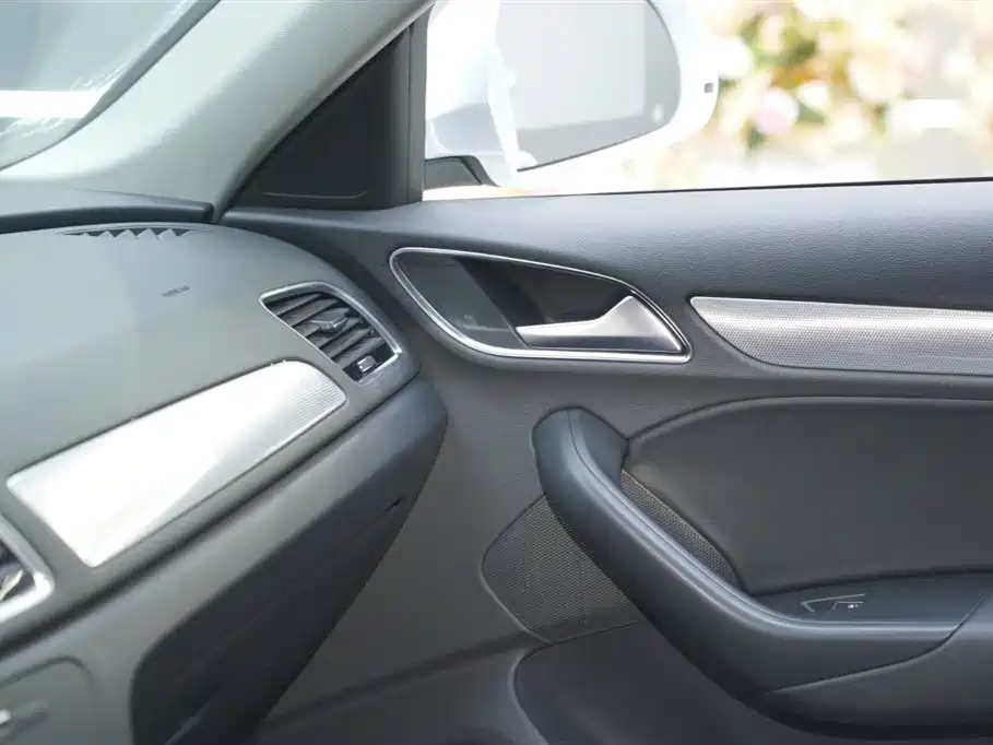 Audi Q3 2017 30 TFSI Style фото 16