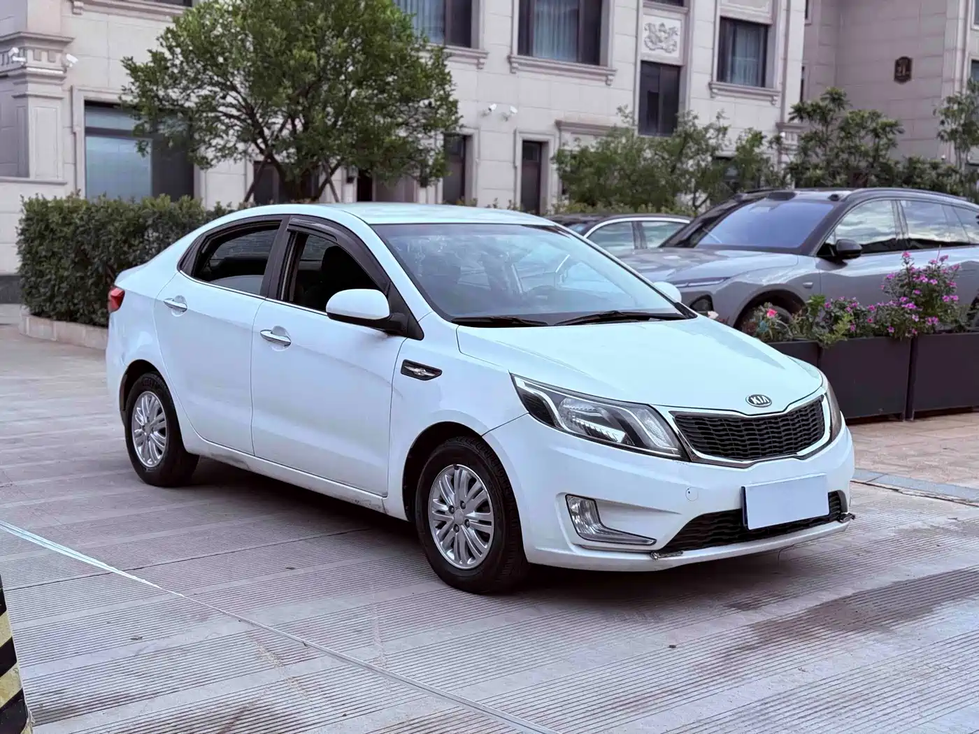 Kia K2 2013 2012 Sedan 1.4L AT GLS Commemorative Edition