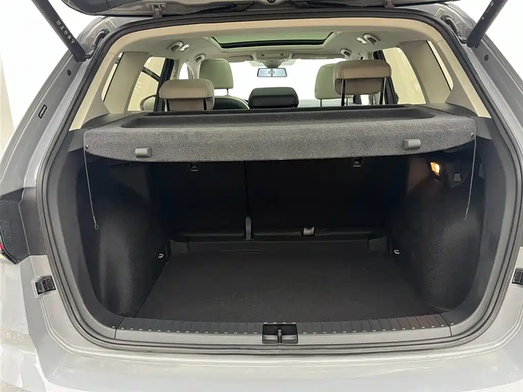 Volkswagen Tharu 2023 300TSI 2WD Moon Premium Edition фото 6