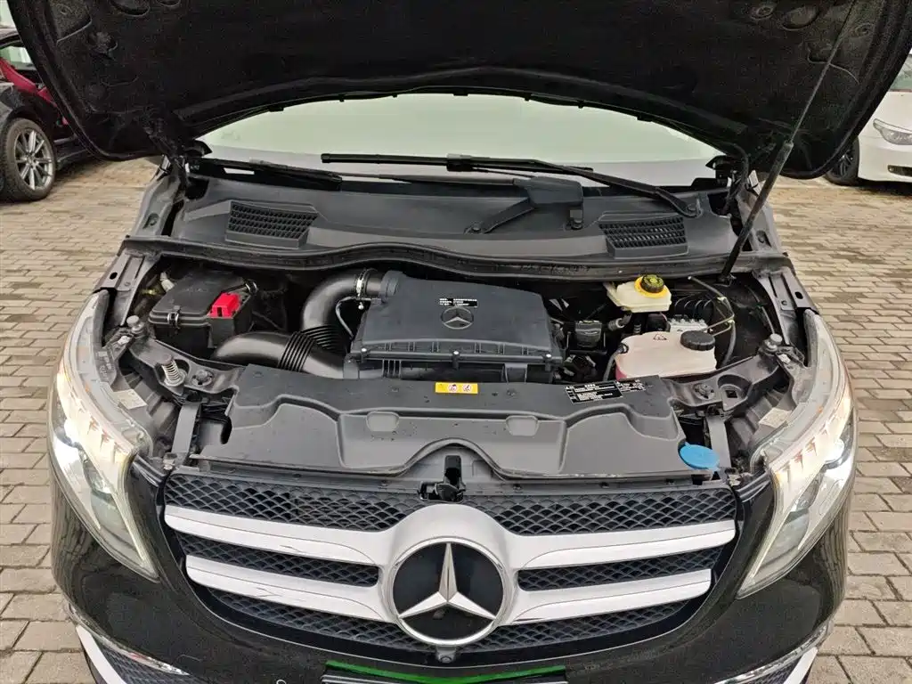 Mercedes-Benz V-Class 2021 V 260 L Long Wheelbase Premium Edition фото 16