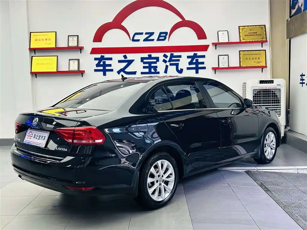 Volkswagen Lavida 2017 1.6L Automatic Comfort Edition фото 5