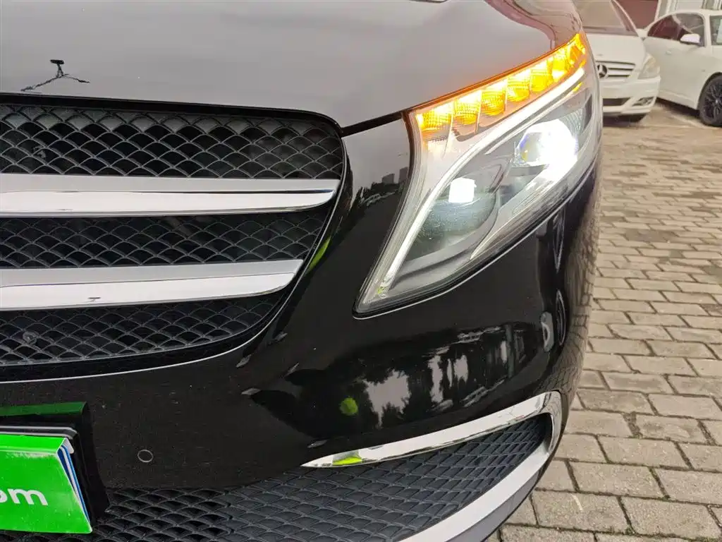 Mercedes-Benz V-Class 2021 V 260 L Long Wheelbase Premium Edition фото 18