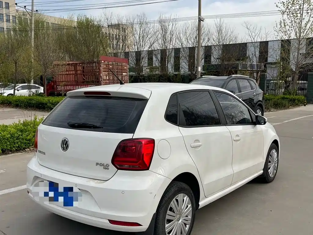 VOLKSWAGEN POLO