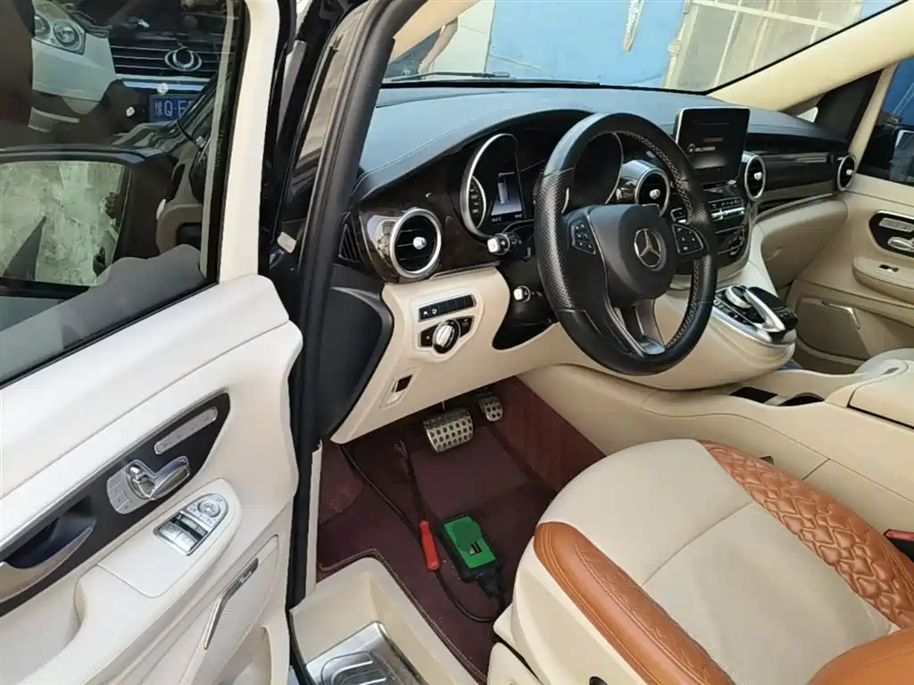 Mercedes-Benz V-Class 2018 V 260 L Premium Long Wheelbase Edition China VI фото 16