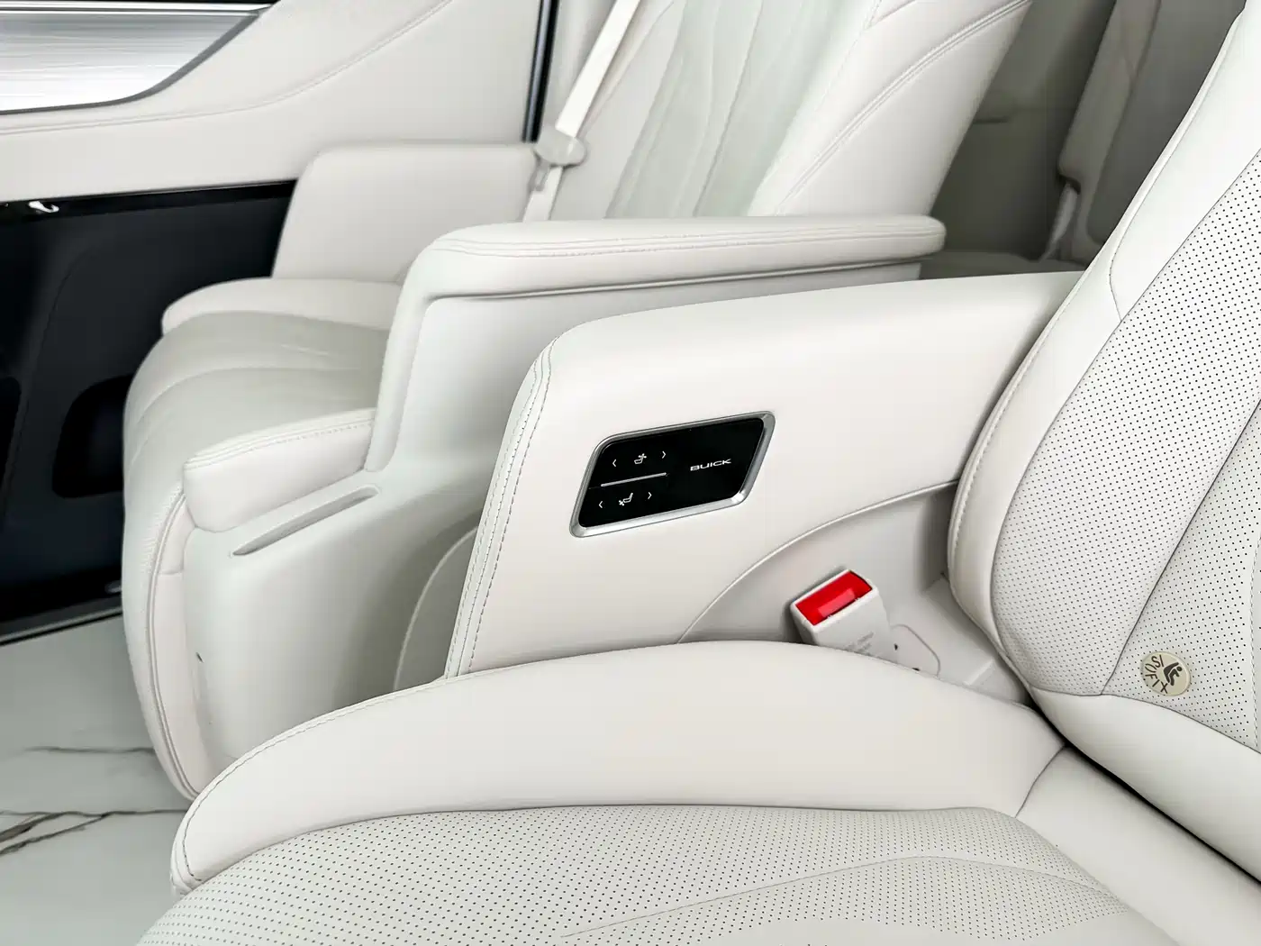 BUICK GL8 NEW ENERGY