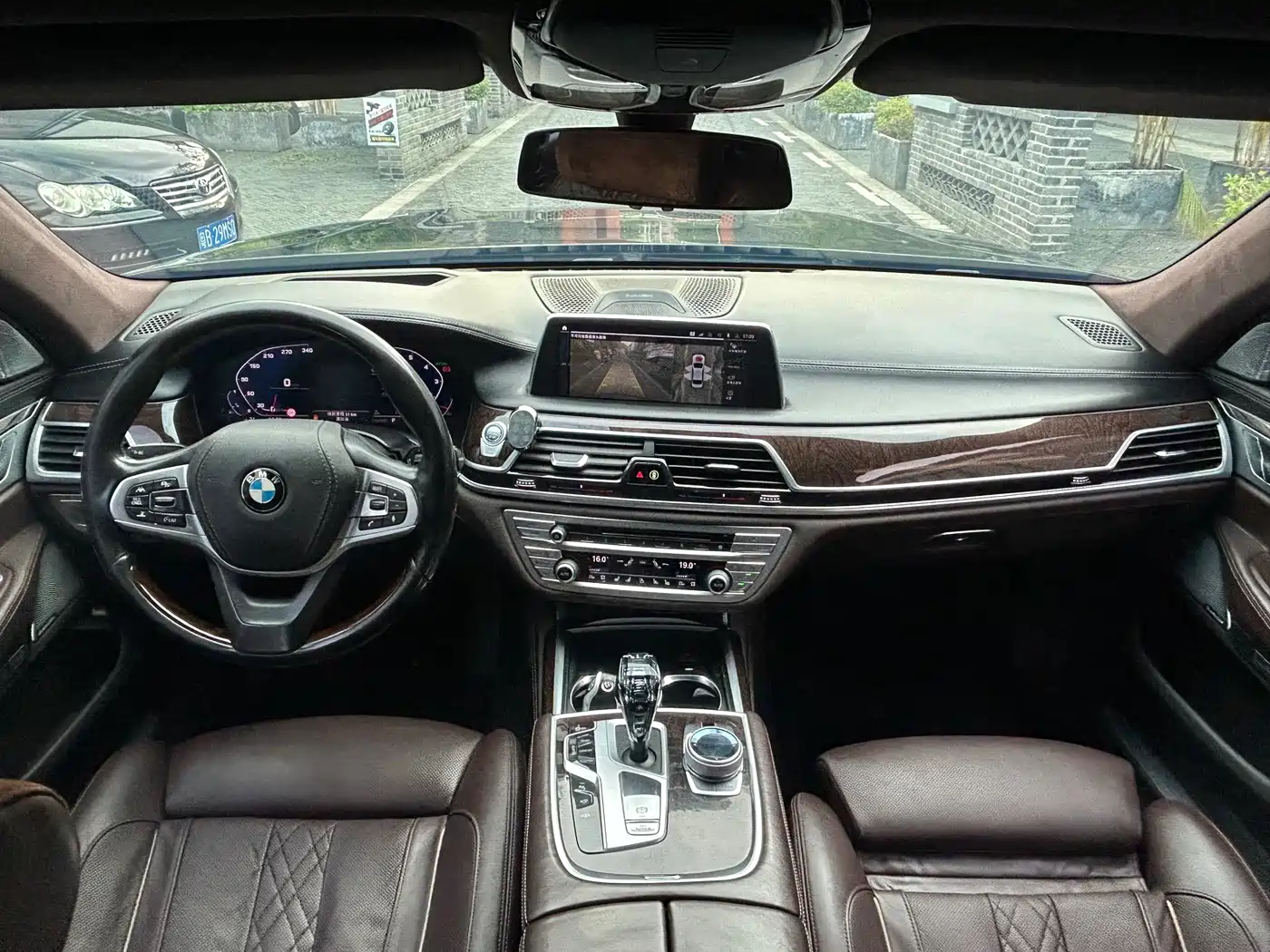 BMW 7 Series 2017 740Li xDrive Luxury Edition фото 5