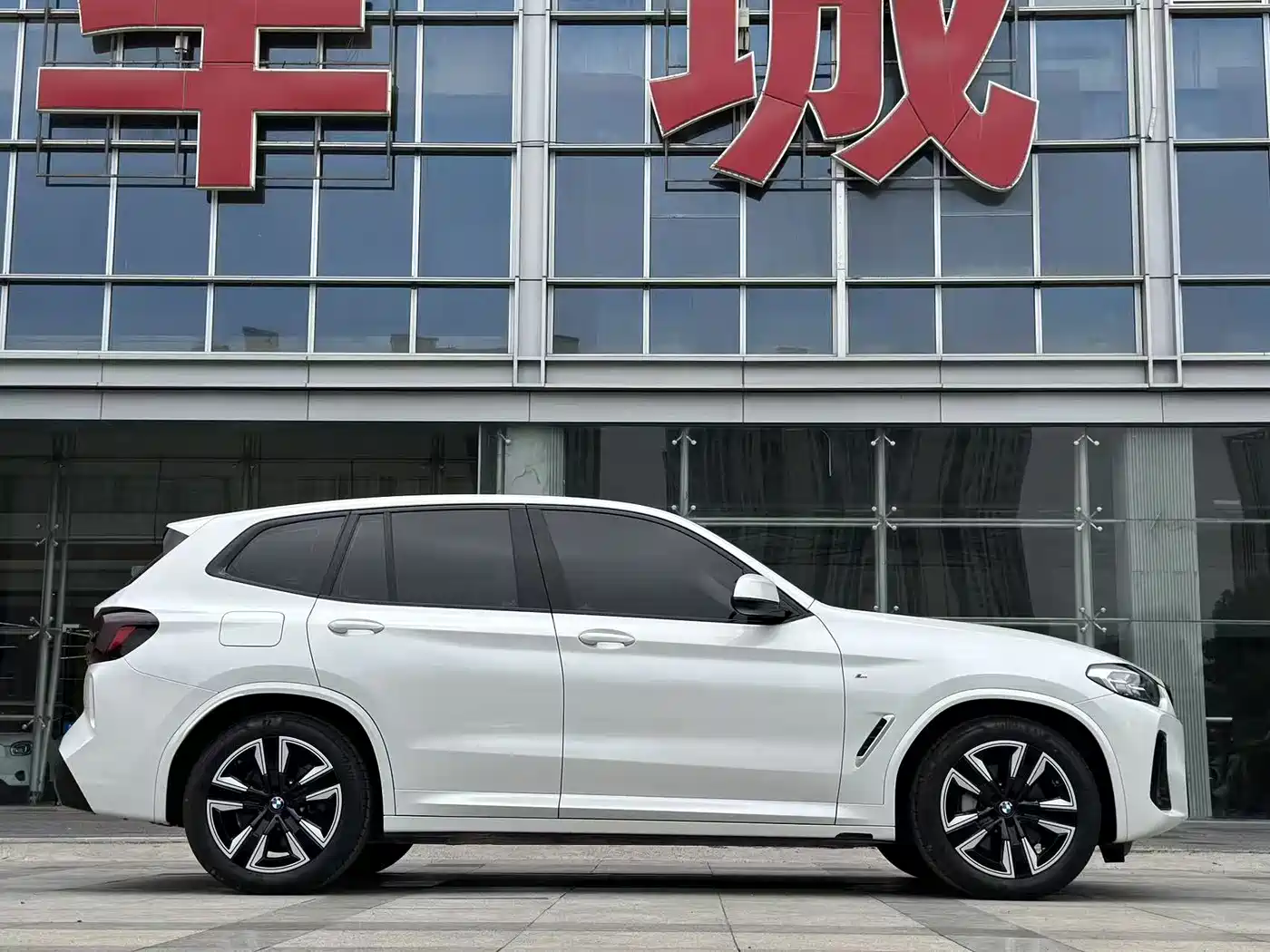 BMW iX3 2023 Leading Type фото 12