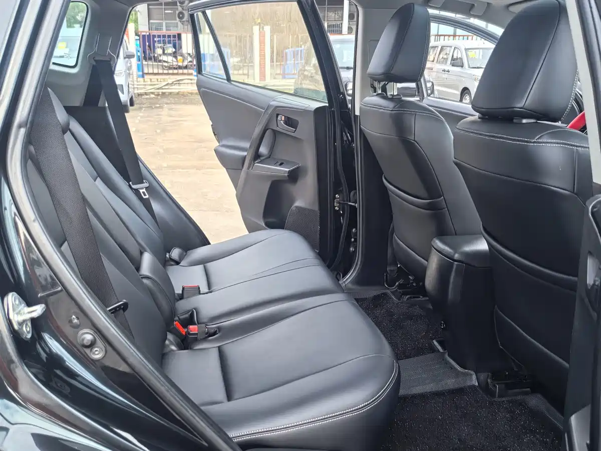 Toyota RAV4 Rongfang 2016 2.0L CVT 2WD Trend (China V) фото 12