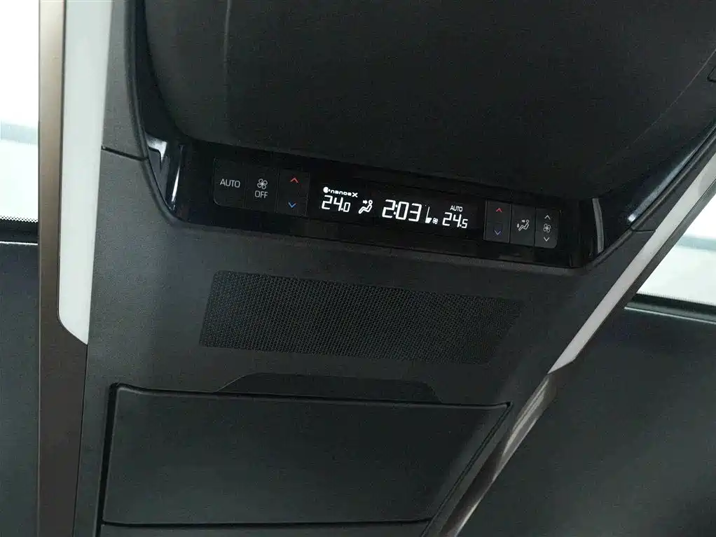 Toyota Alphard 2024 Hybrid 2.5L Ultimate Enjoyment Edition фото 22