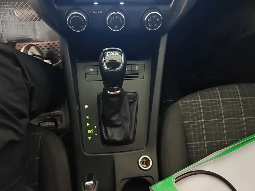 Škoda Octavia 2018 Model Wagon TSI230 DSG Comfort Edition фото 14