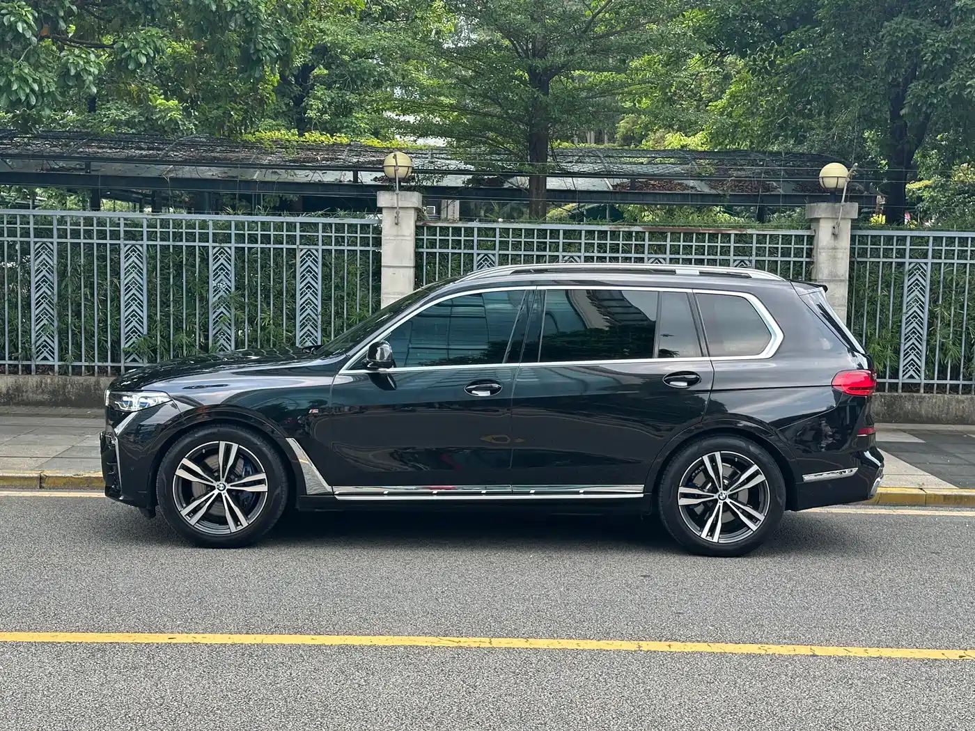 BMW X7 2022 xDrive40i Exclusive M Sport Package фото 2