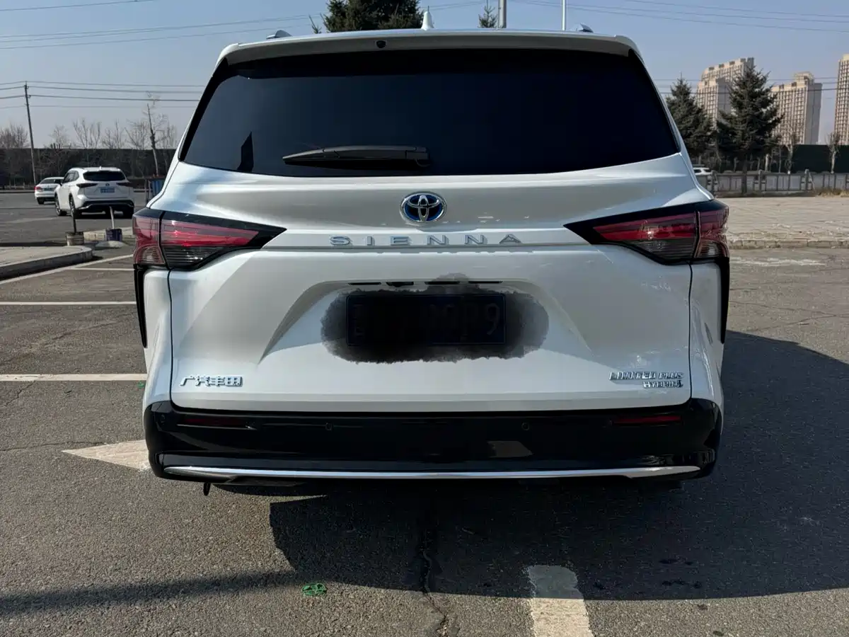 Toyota Sienna 2023 2.5L Hybrid Ultimate Edition фото 8