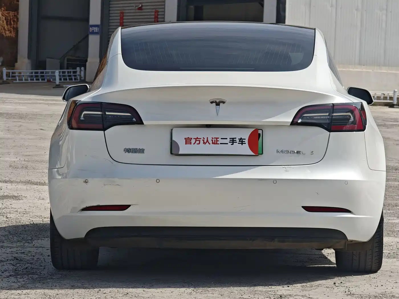 TESLA MODEL 3