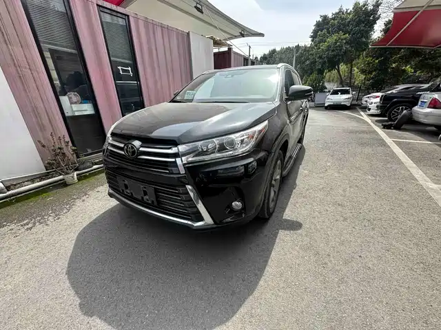 TOYOTA HIGHLANDER