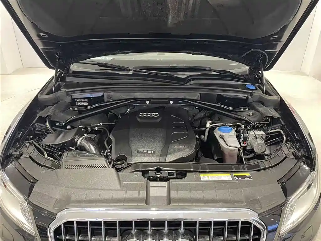 Audi Q5 2015 40 TFSI Technology фото 9