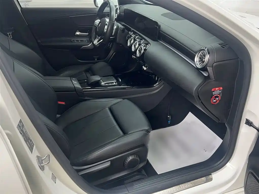 Mercedes-Benz A-Class 2022 A 200 L Sport Sedan Dynamic фото 5