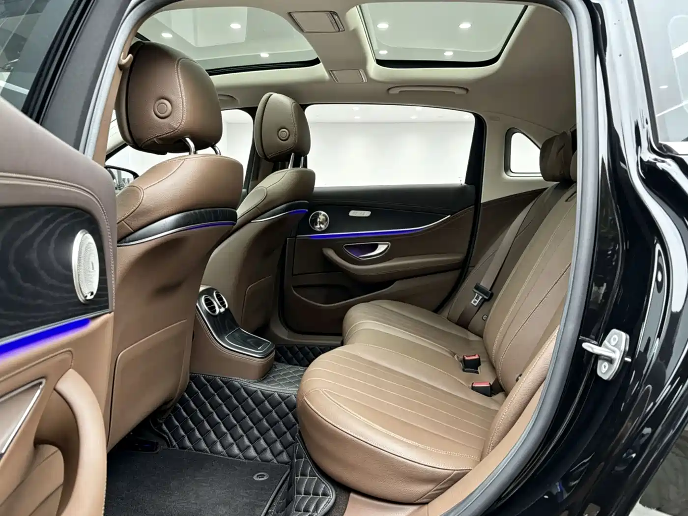 Mercedes-Benz E-Class 2023 E 300 L Fashion фото 10