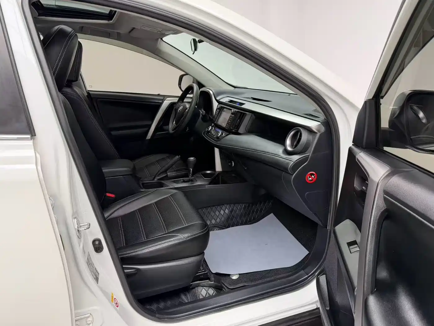 Toyota RAV4 Rongfang 2016 2.0L CVT 2WD Trend (China V) фото 12
