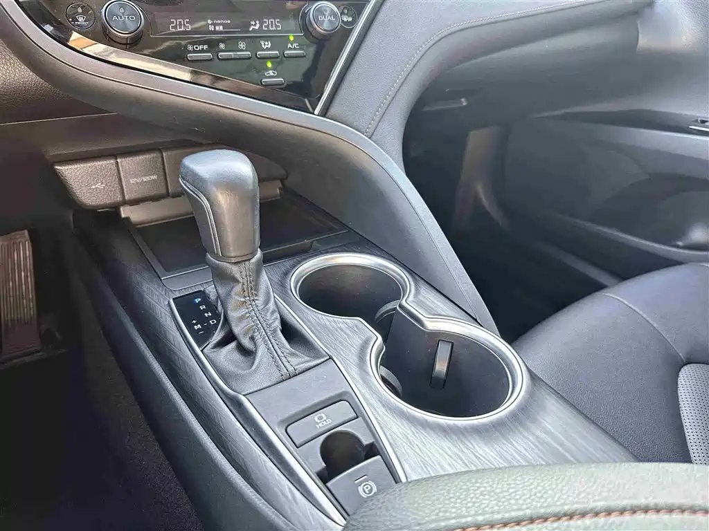 Toyota Camry 2021 2.0G Luxury Edition фото 21