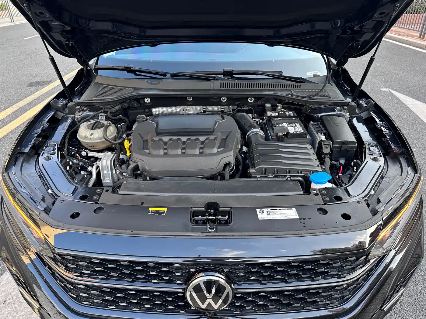 Volkswagen Passat 2024 380TSI Starlight Luxury Edition фото 13