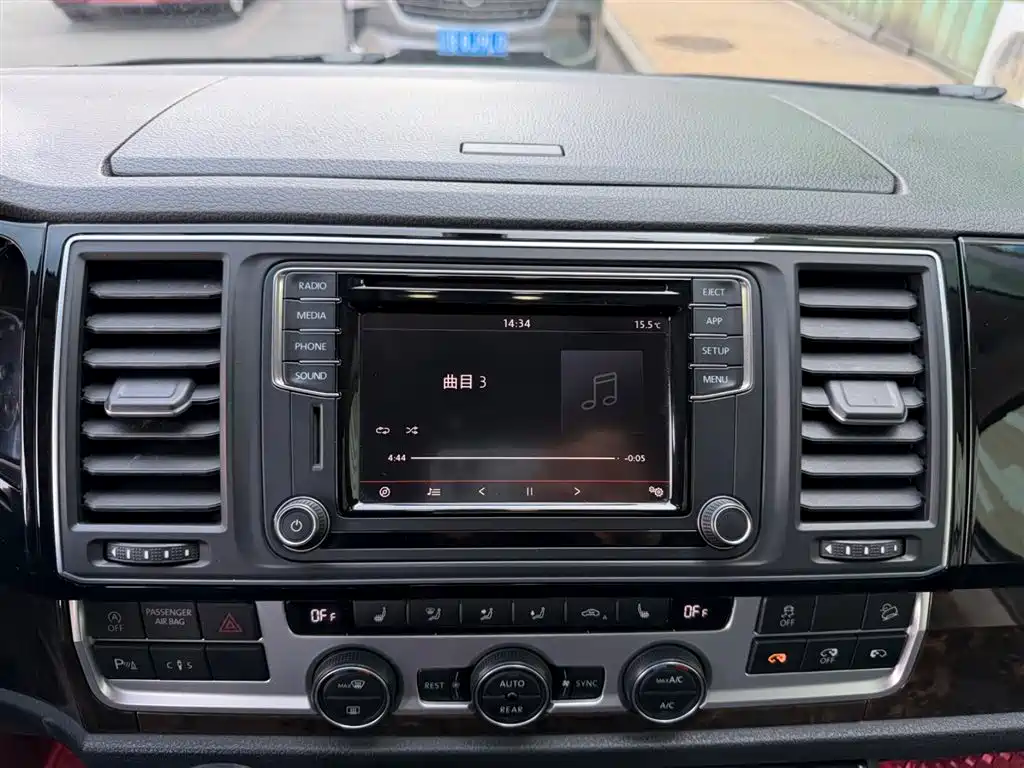 Volkswagen Multivan 2018 2.0TSI 4WD Premium Edition 7-Seater фото 6