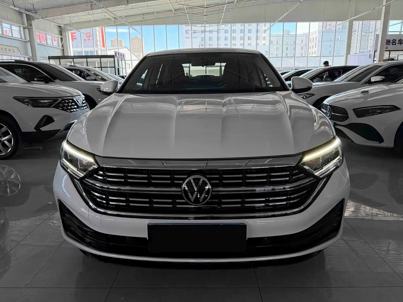 Volkswagen Sagitar 2023 Model Year 280TSI DSG Surpass Edition фото 2