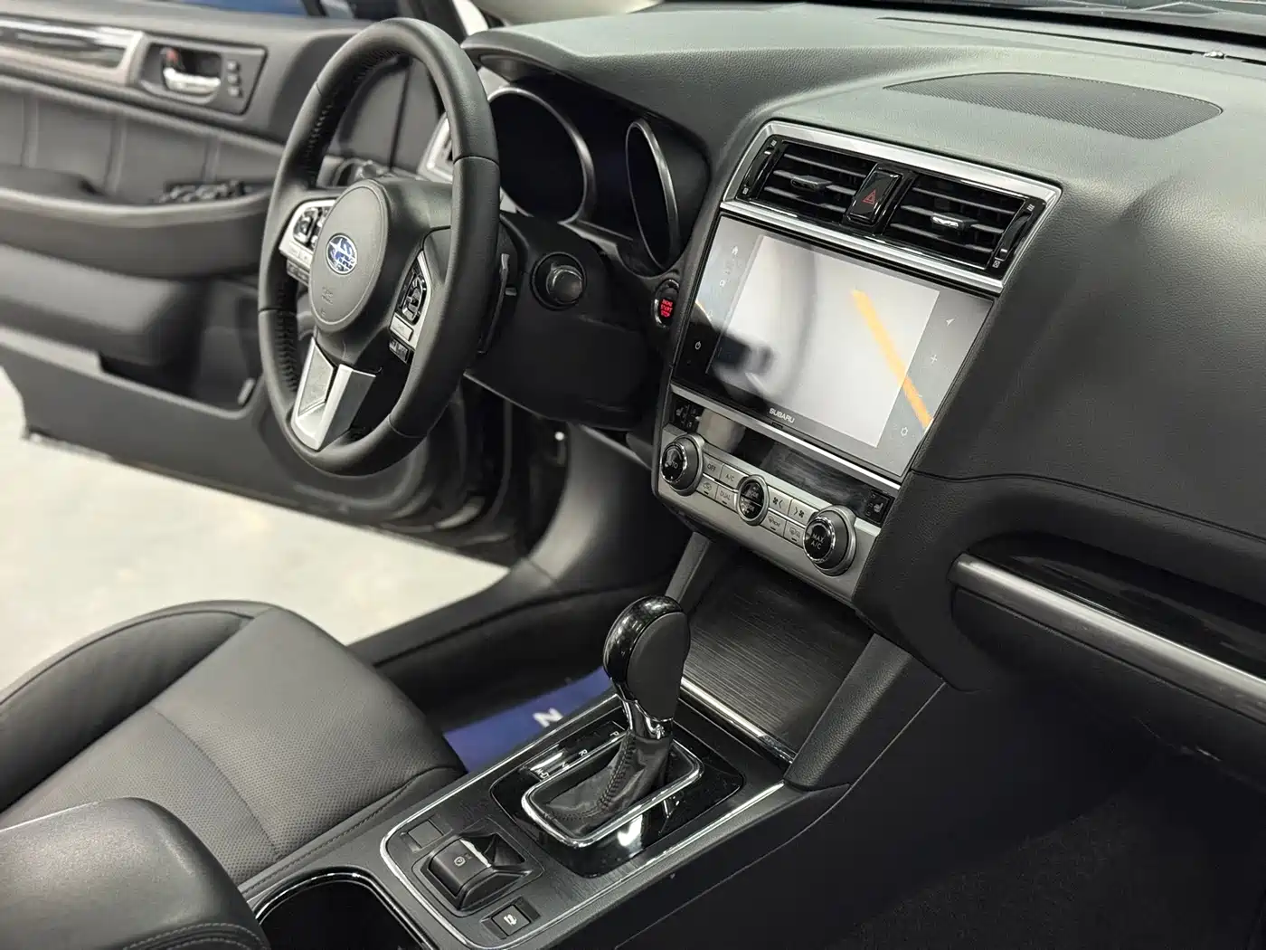 Subaru Legacy 2016 2.5i AWD Glory Edition фото 11