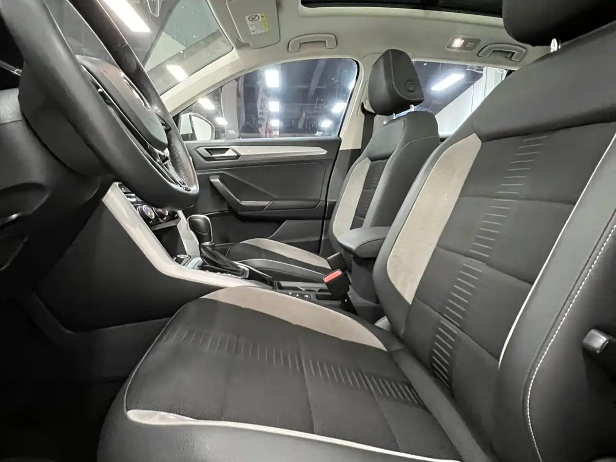VOLKSWAGEN T-ROC EXPLORING SONGS